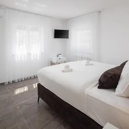 Palejo, Luxury 5 Bedroom & 5 Bathroom * Funtana