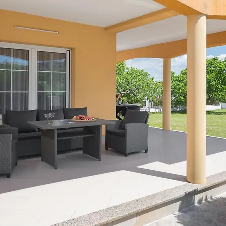 Palejo, Luxury 5 Bedroom & 5 Bathroom *